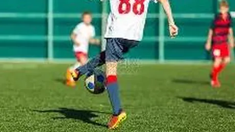 “央视十佳球惊现绝妙倒钩，永州队张涛追寻足球梦想之旅”